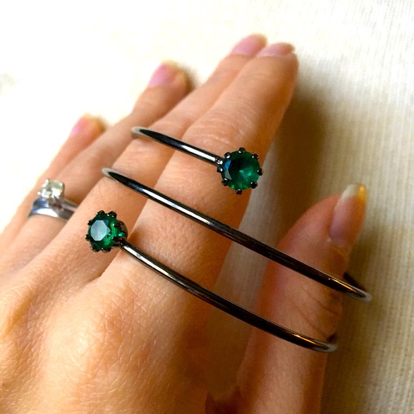 Jewelry - Bracelet green gems and dark grey steel
